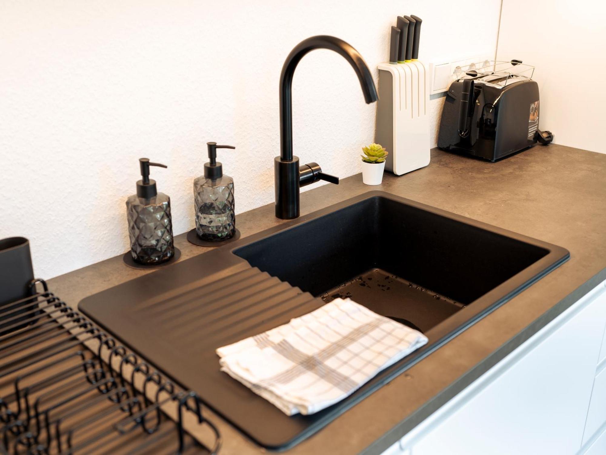 River Lux Loft - 5min To Hbf Apartment