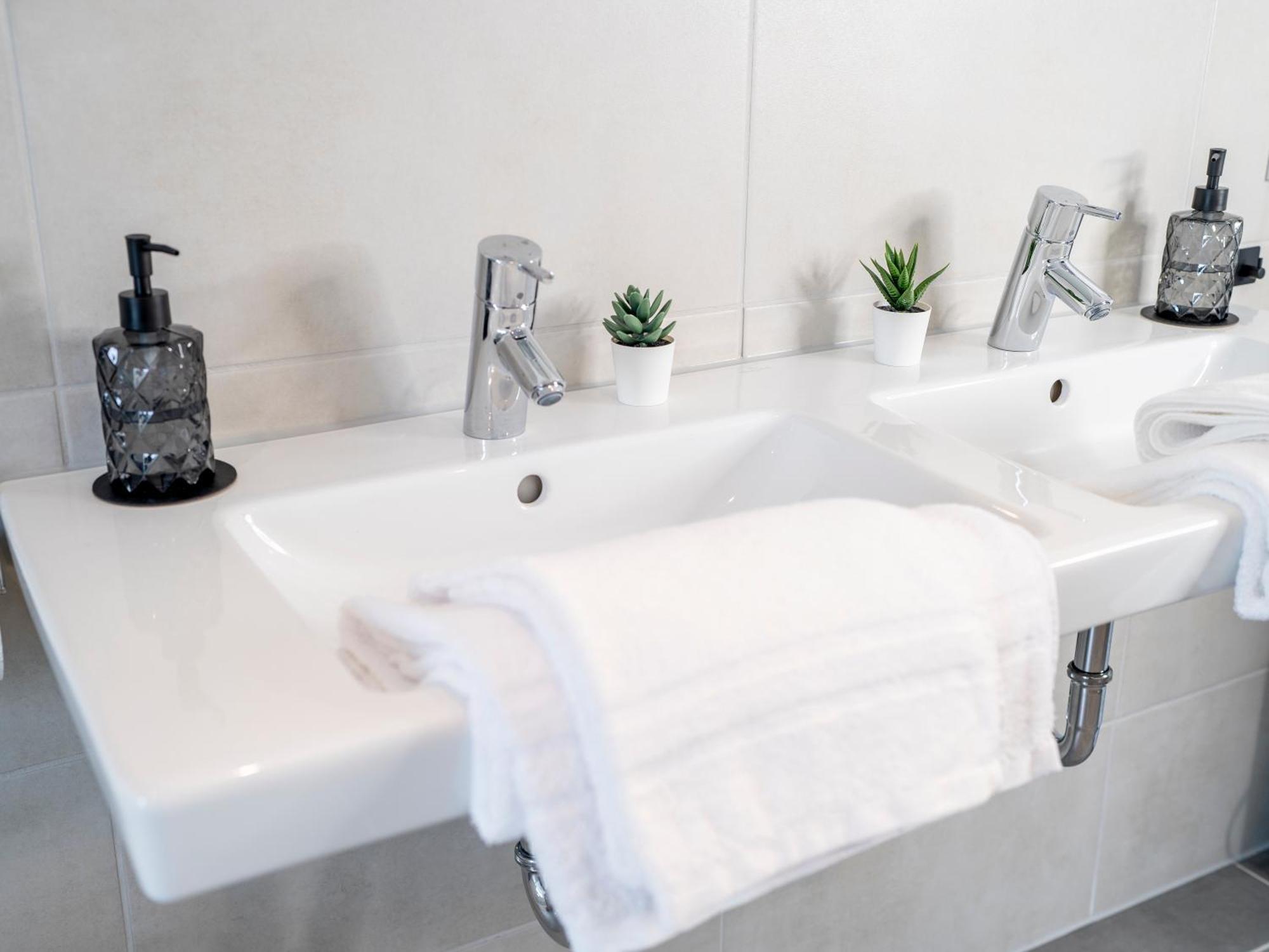 River Lux Loft - 5min To Hbf Apartment